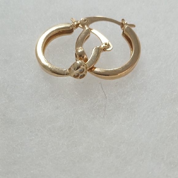 Elegant Gold Hoop Earrings - Picture 2 of 6